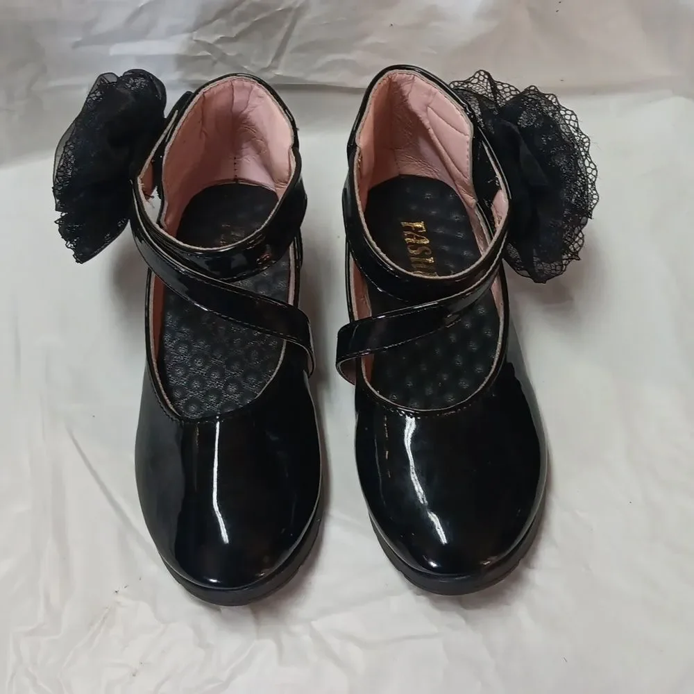 Elegant Black Girl's Shoes with Floral Accent Size 34-2 US